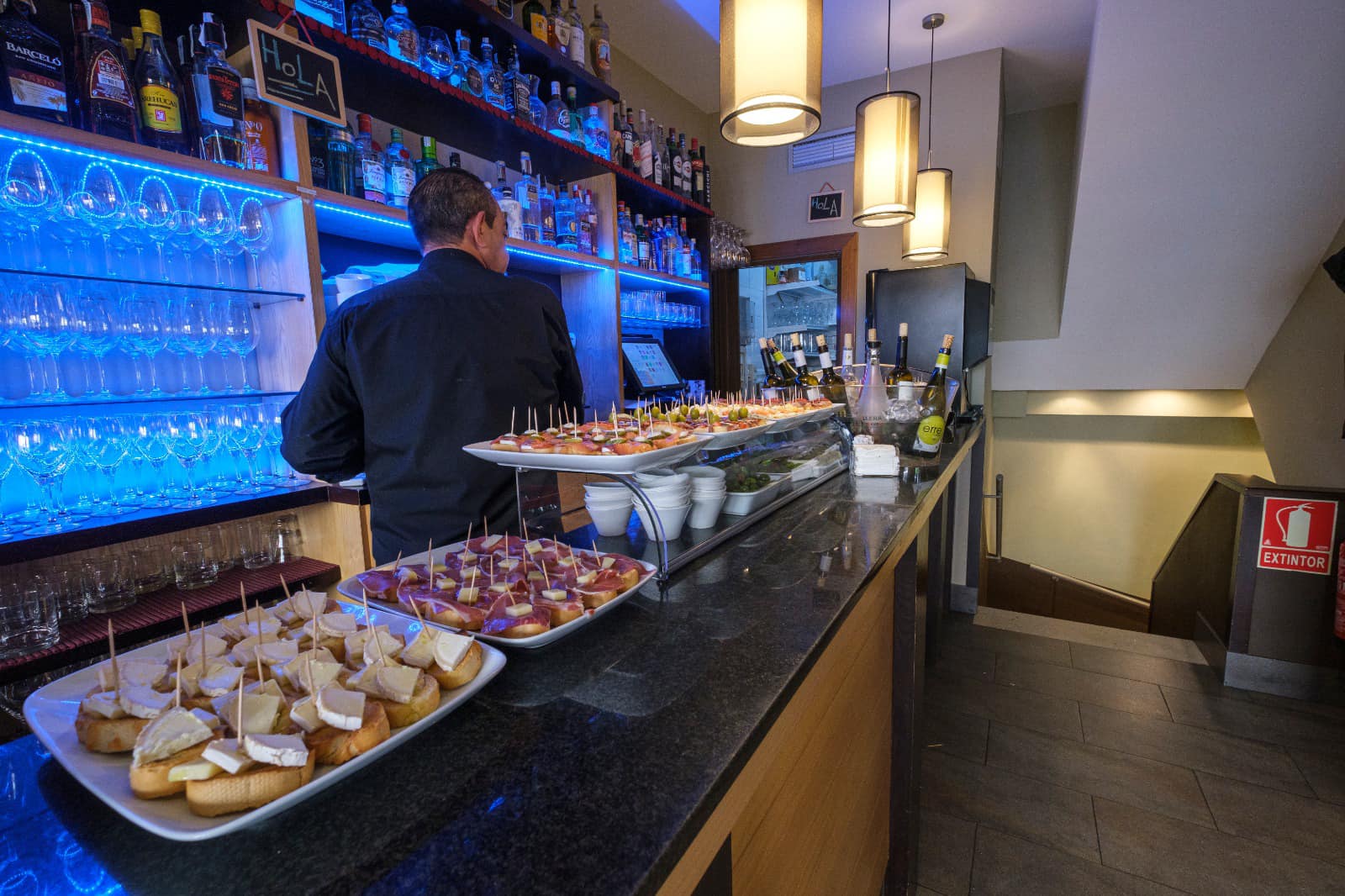 Barra de pinchos de Bahía Bar.