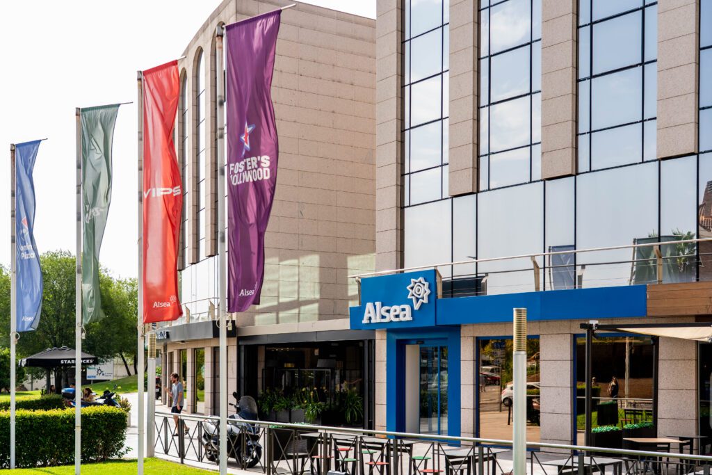 Detrás de VIP’S, Ginos y Domino’s Pizza hay una empresa comprometida